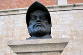 Busto de Francisco de Orellana, Trujillo. Siglo XX.