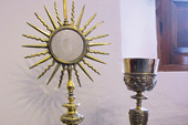Cáliz y Custodia. México. Siglo XVII. Parroquia de la Asunción de Nuestra Señora. La Parra (Badajoz)